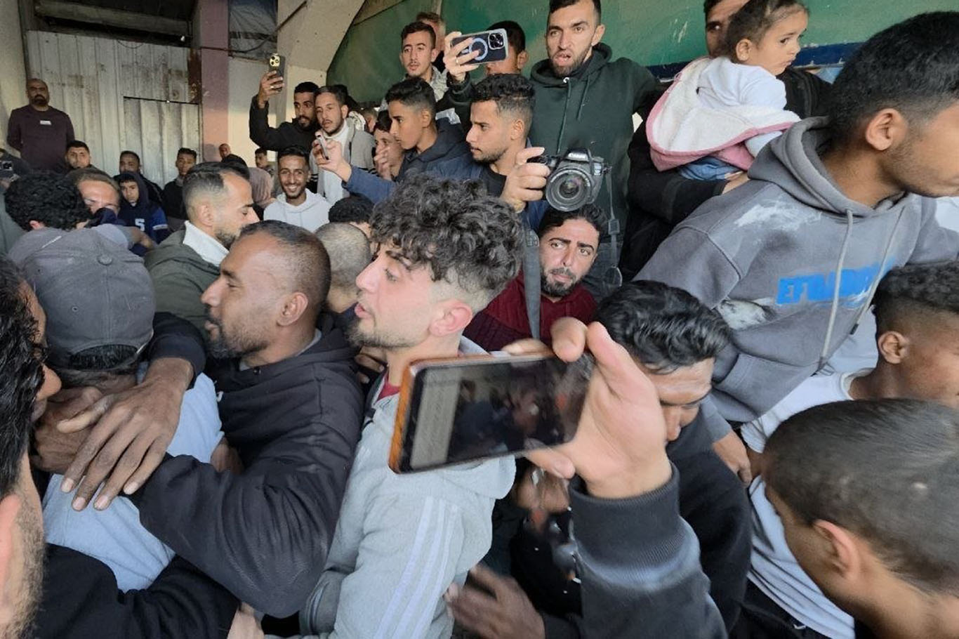 Filistinli esirler sistematik işkence izleriyle özgürlüğe kavuştu