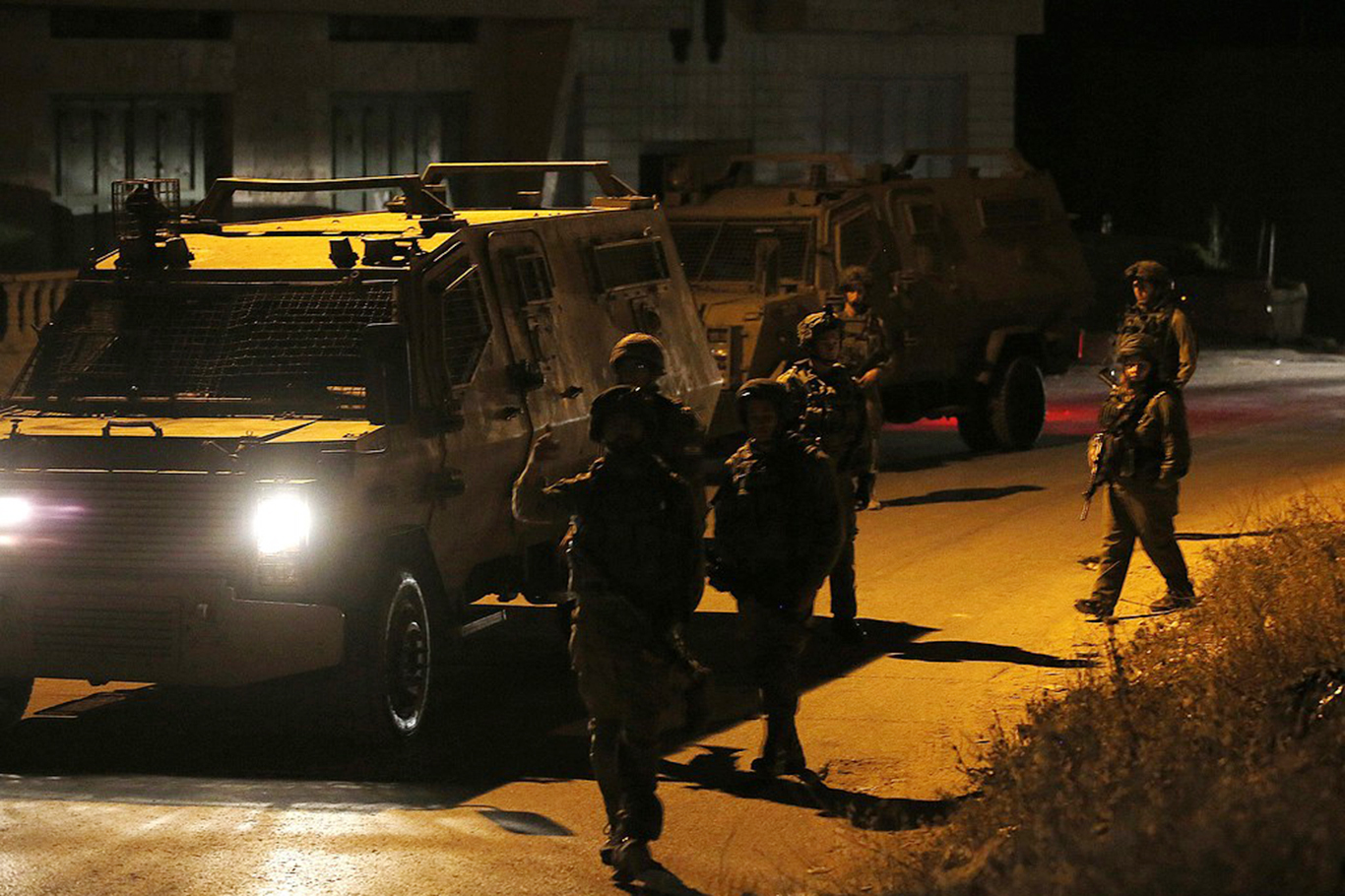 Batı Şeria'da geniş çaplı baskınlar