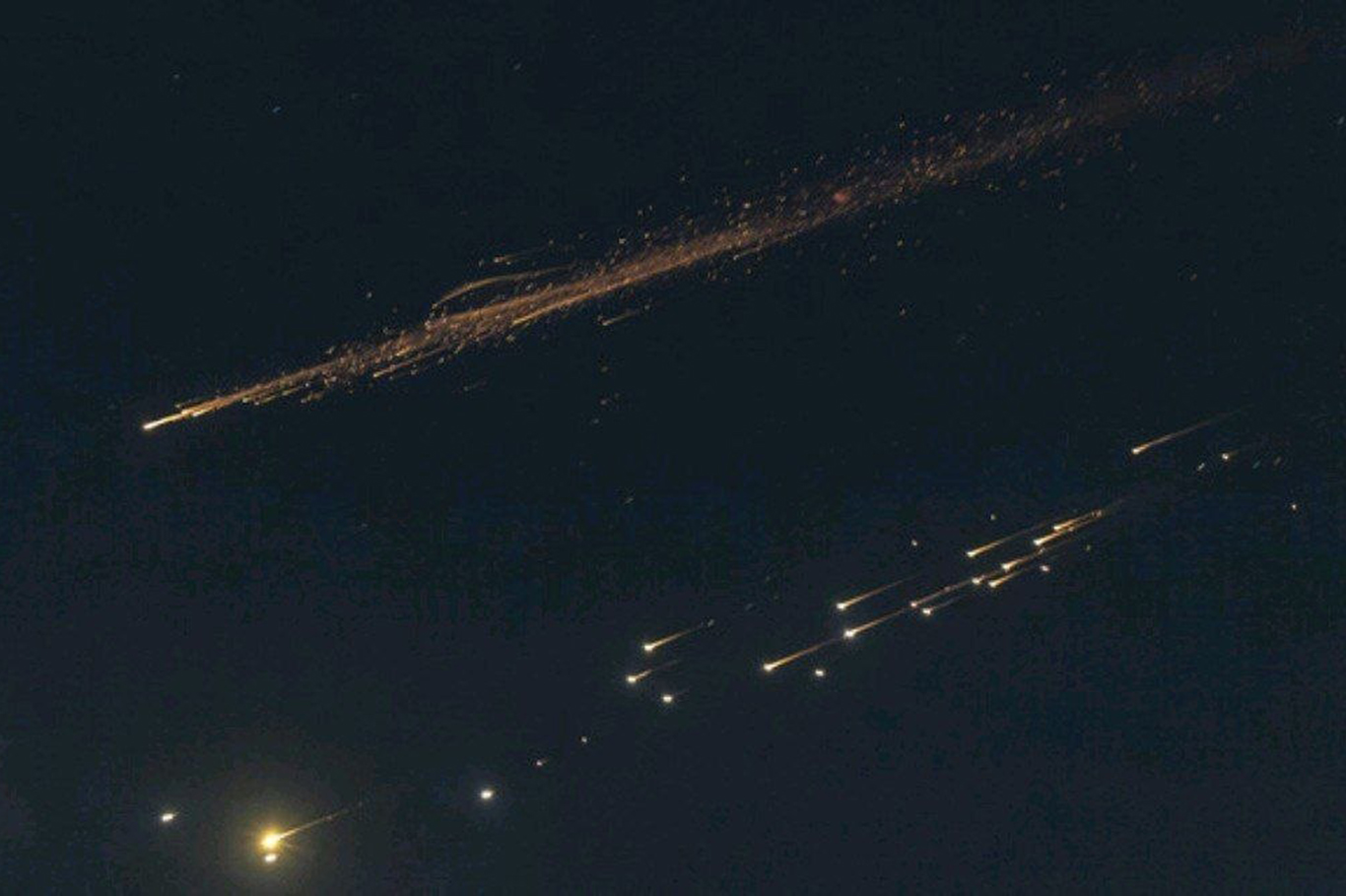 İran'dan siyonist rejim ve ABD üslerine peş peşe misillemeler