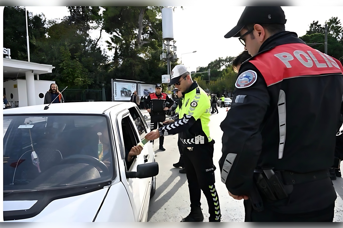 İzmir'de aranan 966 şahıs yakalandı