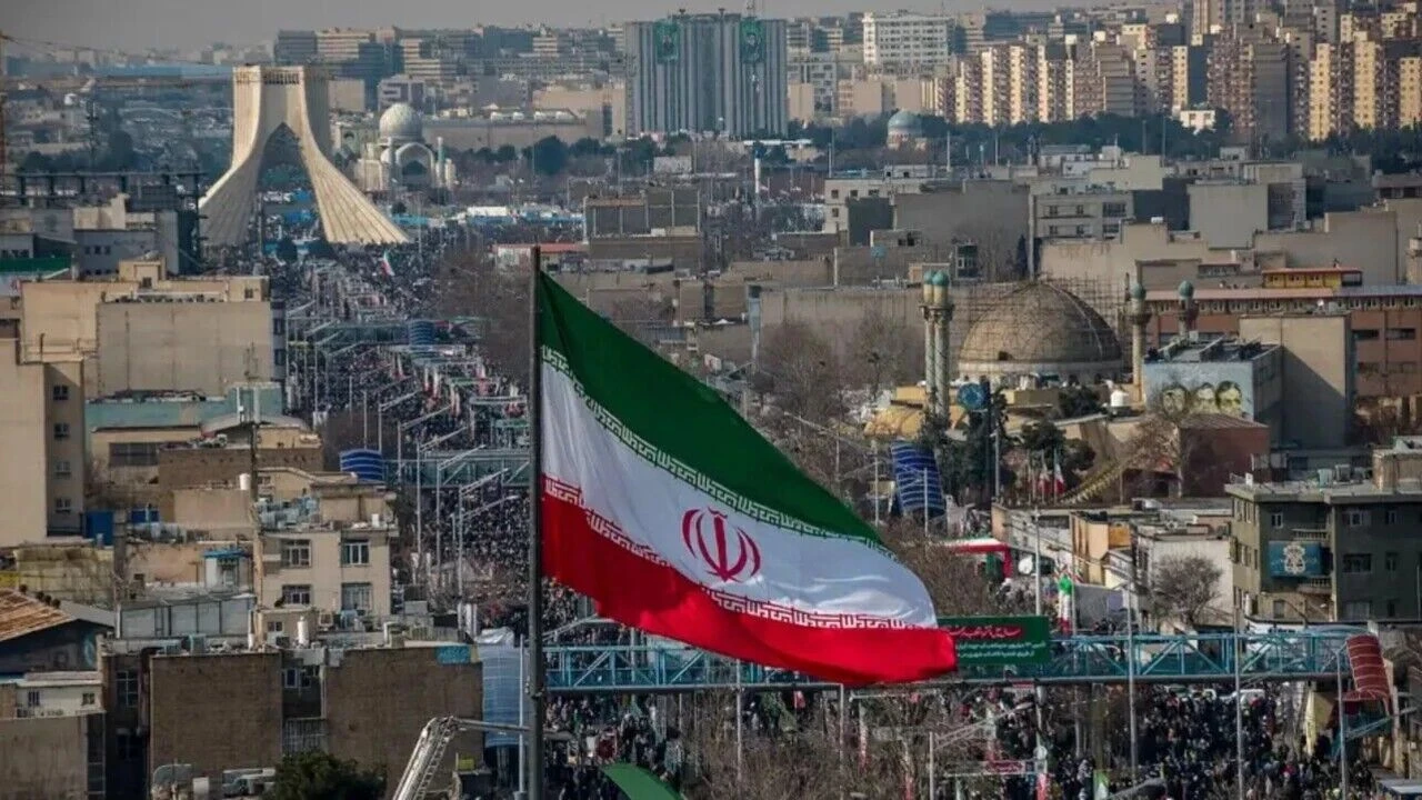 İran'da bankalar yeniden açılıyor!