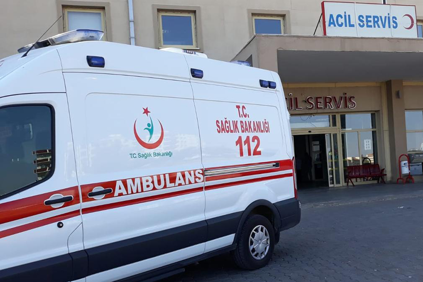 Yağmurda kayganlaşan yolda tur otobüsü kaza yaptı: 16 yaralı