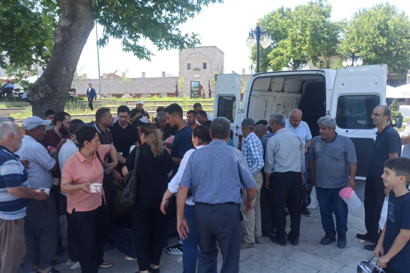Battalgazi Belediyesi 4 bin kişiye aşure ikram etti