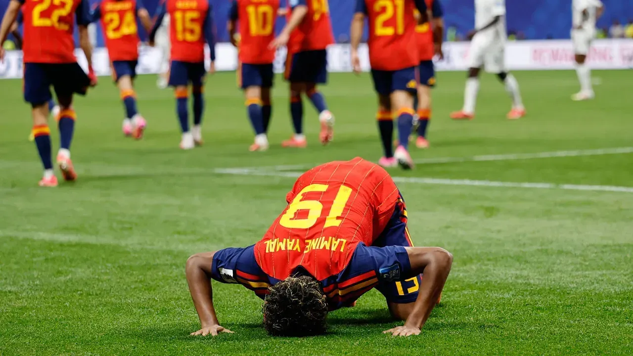 Lamine Yamal'ın "secdeli" gol sevinci sonrası islam düşmanları ve ırkçılar kudurdu