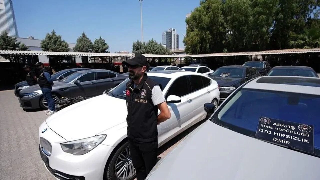 Hurda araçları sıfır gibi satan çete çökertildi