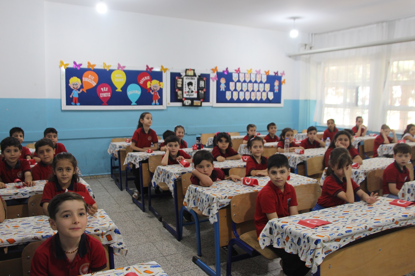 Mardin'de karne sevinci yaşayan öğrencilerden Gazze duyarlılığı