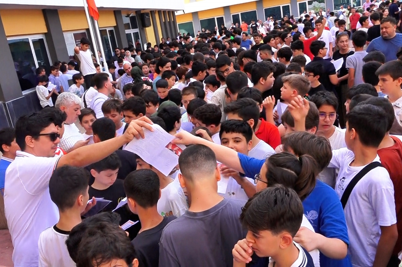 Mersin'de Karne heyecanı: Öğrenciler tatil planlarını ve gelecek hedeflerini anlattı