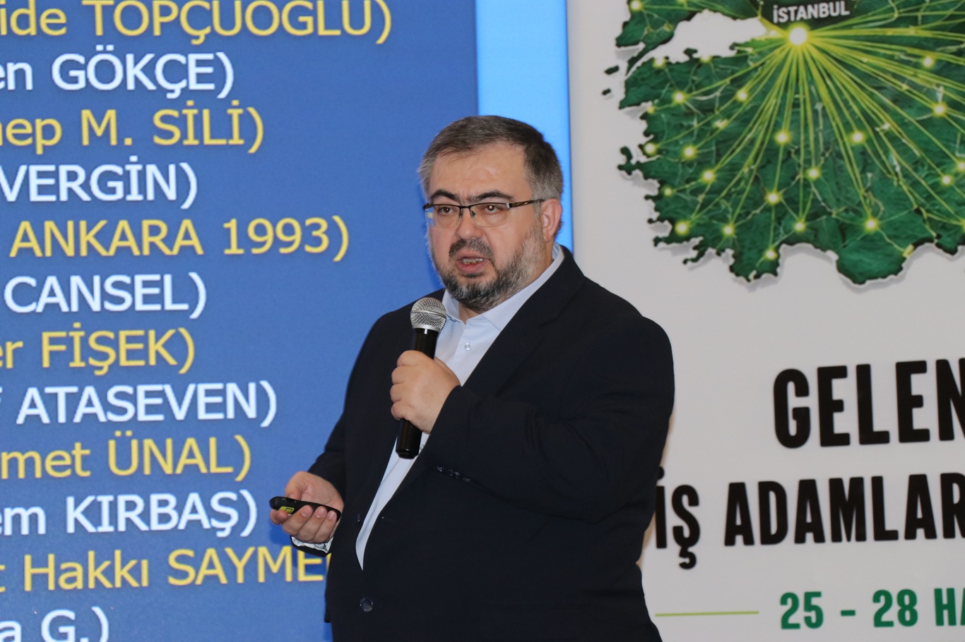 İlahiyatçı Yazar Çakmak: Çağın tarzına değil, Allah'ın farzına itaat etmeyi çocuklarımıza öğretmeliyiz