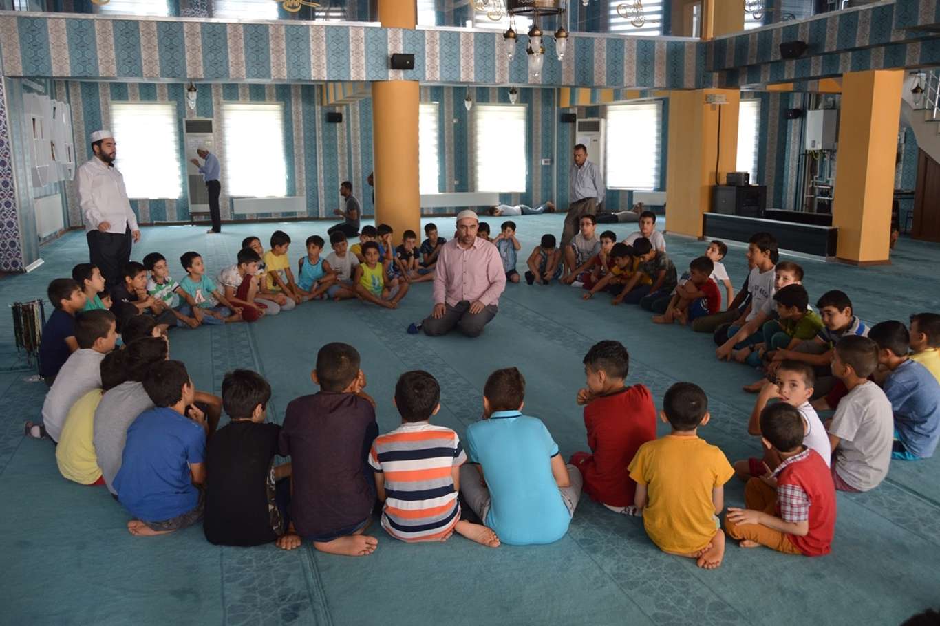 Çocuklarımızın hem ruhen hem de bedenen yetişmesi için adres camiler olmalı