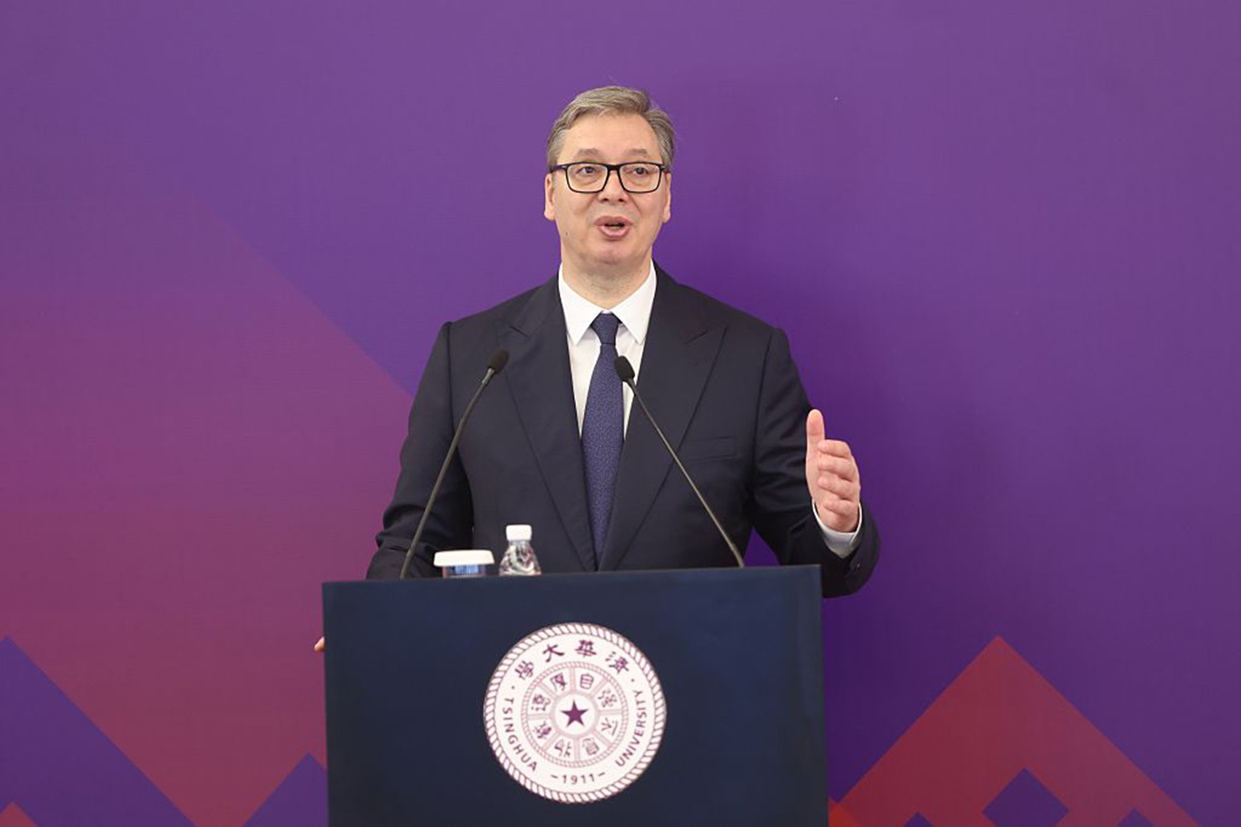 Sırbistan Cumhurbaşkanı Vucic istifa edeceğini açıkladı