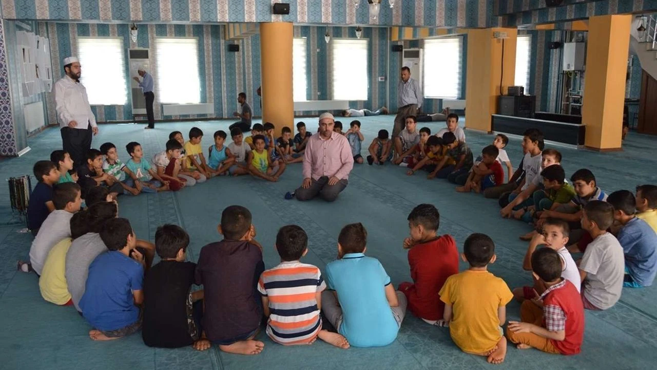 Yaz Tatili Başladı: Çocukların Yetişmesi için Adres Camiler!