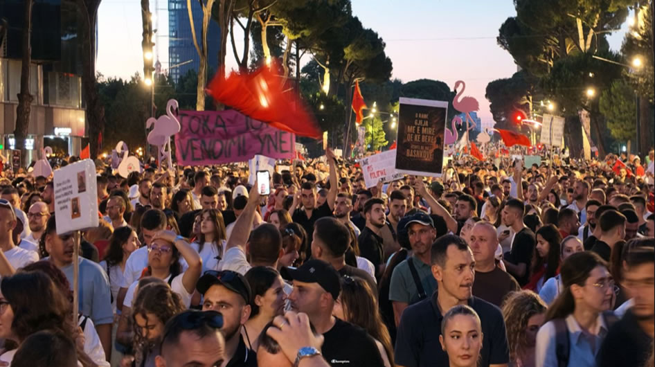 Arnavutlar ve Flamingo Devrimi