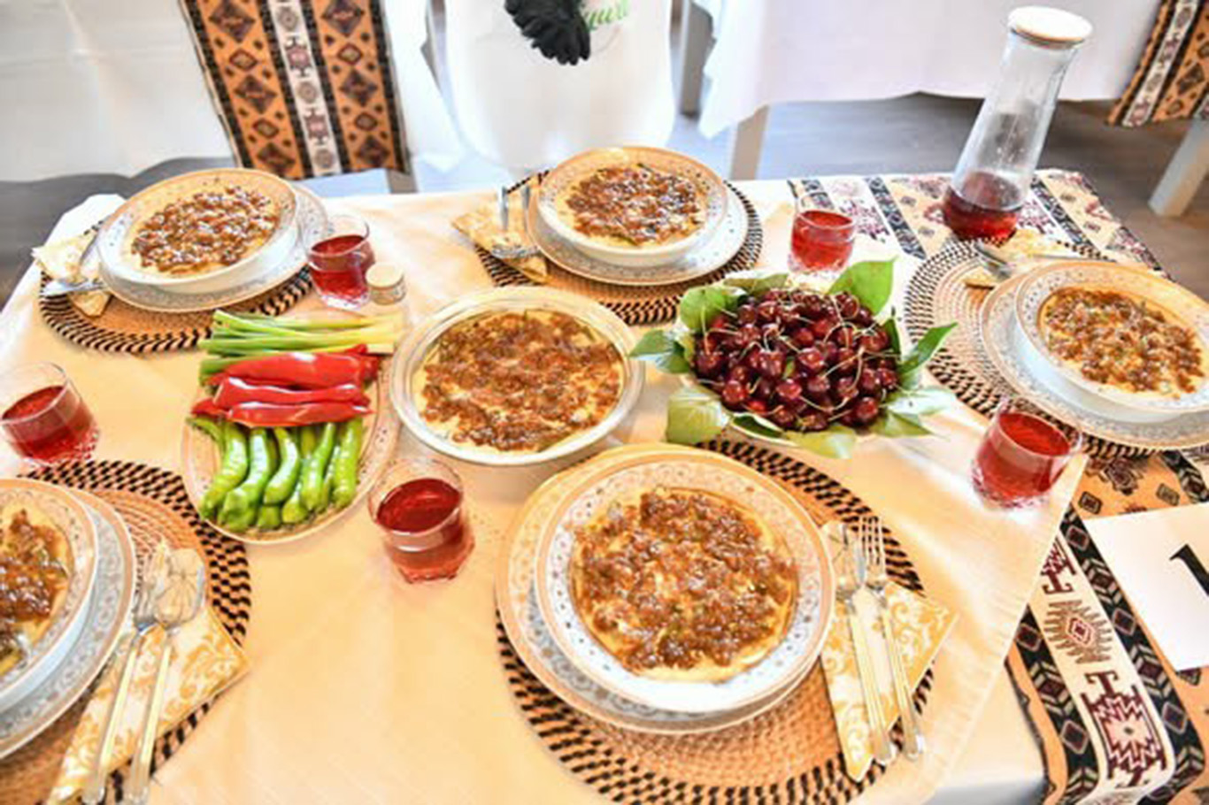 Malatya'da kiraz yaprağı sarması yarışı