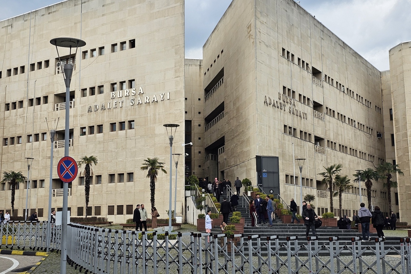 Bursa Adliyesi'nde kavga: 3 yaralı, 5 gözaltı