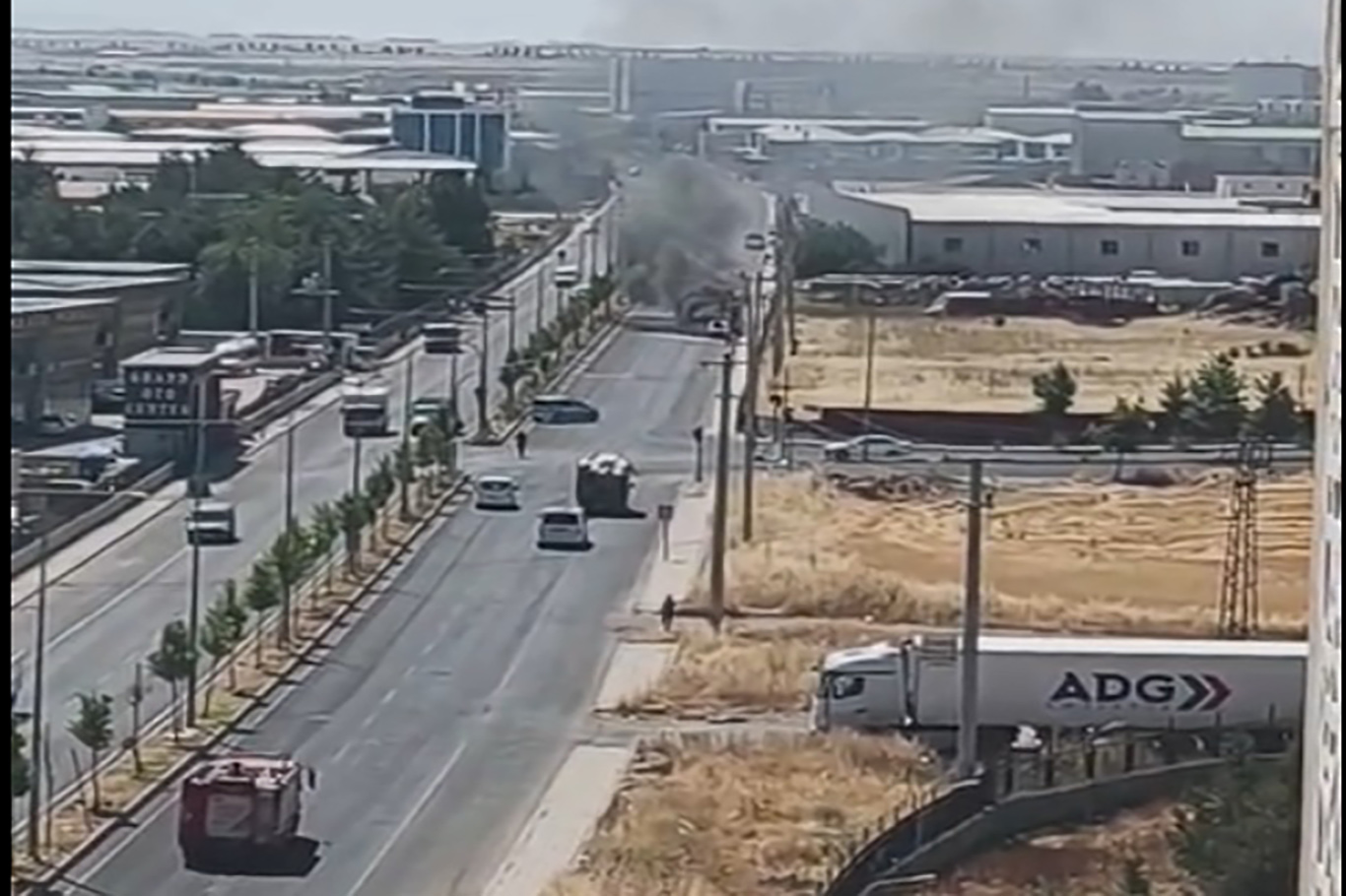 Diyarbakır'da seyir halindeki otomobil alevlere teslim oldu