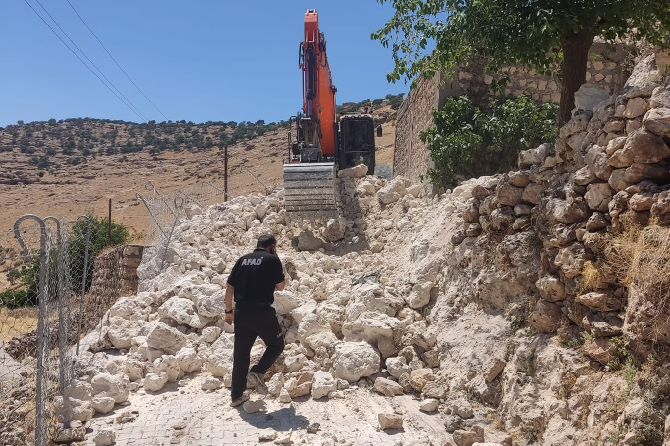 AFAD Şırnak'ta kaya ıslahı projesi ile 7 bin metrekare çelik ağ ördü