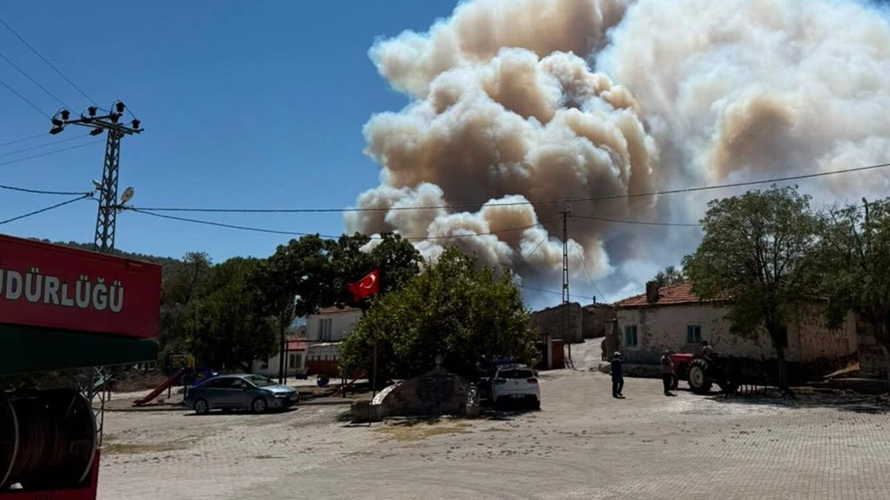 Balıkesir'deki orman yangınlarında 210 konut tahliye edildi!