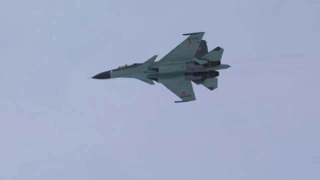 Macaristan'ın Szolnok kenti yakınlarında savaş uçağı düştü