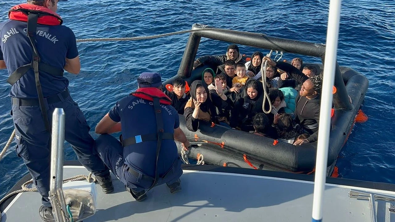 Muğla açıklarında 40 düzensiz göçmen kurtarıldı!