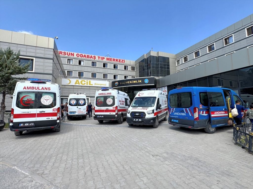 Van Gölü’nde boğulan 2 kardeş olayında acı detay: Baba, boğulan iki oğlunu kurtarmak isterken…