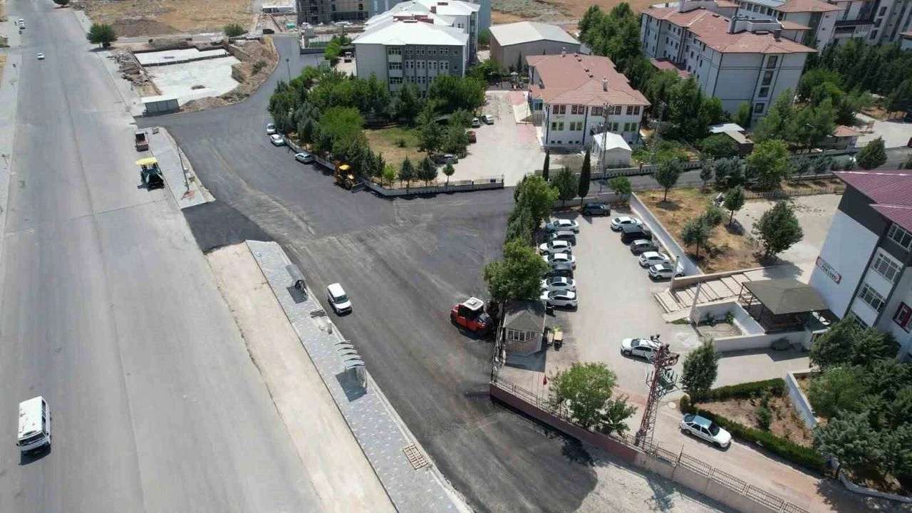 Adıyaman'da okul bölgesinde asfalt çalışmaları tamamlandı