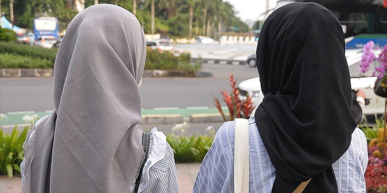 Almanya'da 14 yaş altı kız çocuklarına başörtüsü yasağı istenmesine tepki