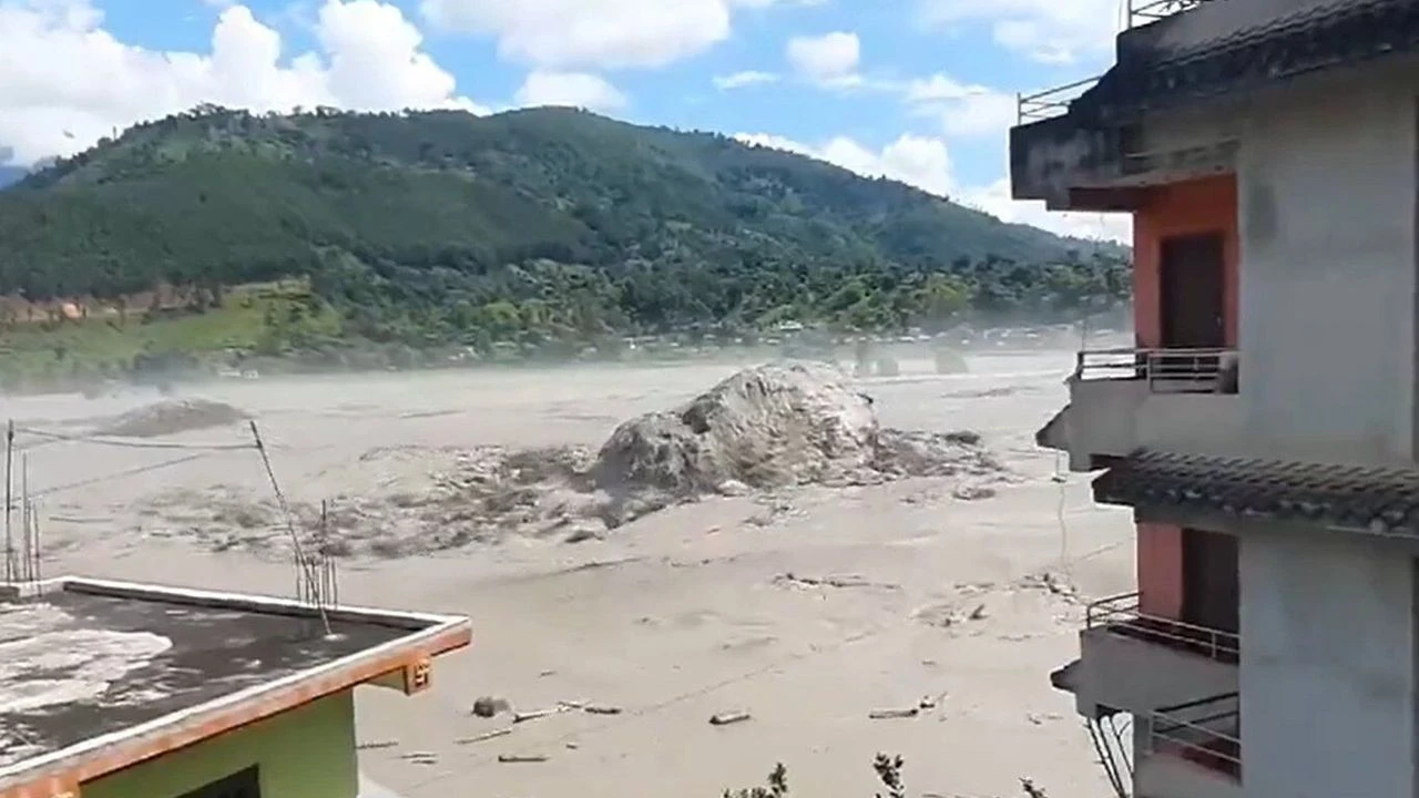 Nepal'deki sel felaketinde ölü sayısı yükseldi, binlerce kişi kayıp