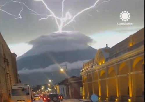 Subhanallah! Bilim adamlarını şaşkınlığa uğratan şimşek